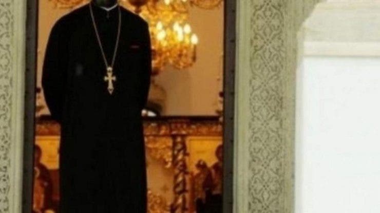 Un tânăr de 19 ani a pretins că este preot mai bine de un an de zile. A strâns peste 11.000 de lei din donații