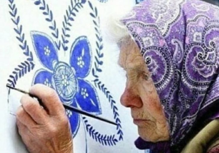 Bunica de 94 de ani care pictează case. Cum reușește să transforme casele vecinilor în adevărate opere de artă 25 bunica agnes