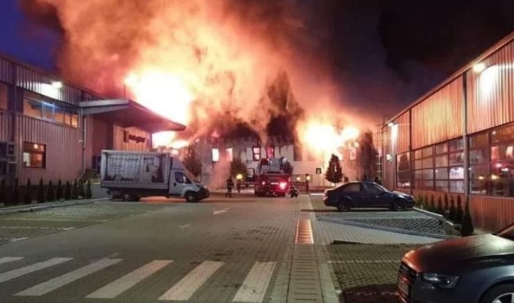 Incendiu de proporții în în Cluj-Napoca, fum vizibil în tot orașul. Apelul autorităților către populație, prin mesaj Ro-Alert 25 incendiu cluj