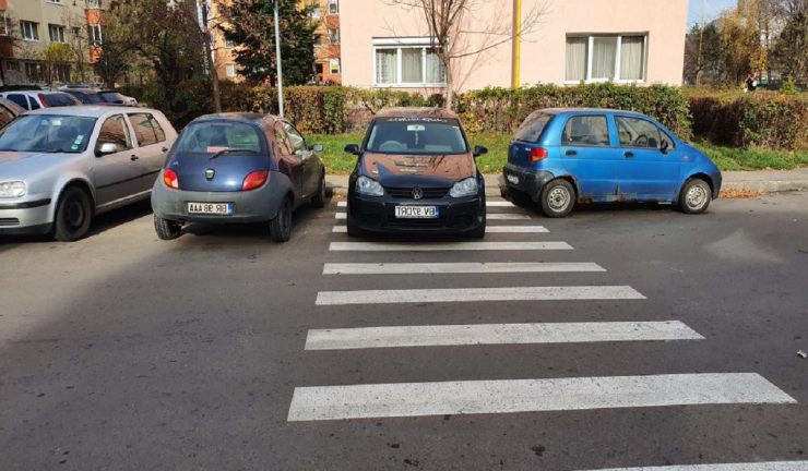 Ți se face pielea de găină! Ce a găsit o tânără pe capota mașinii sale după ce a fost urmărită de un necunoscut 25
