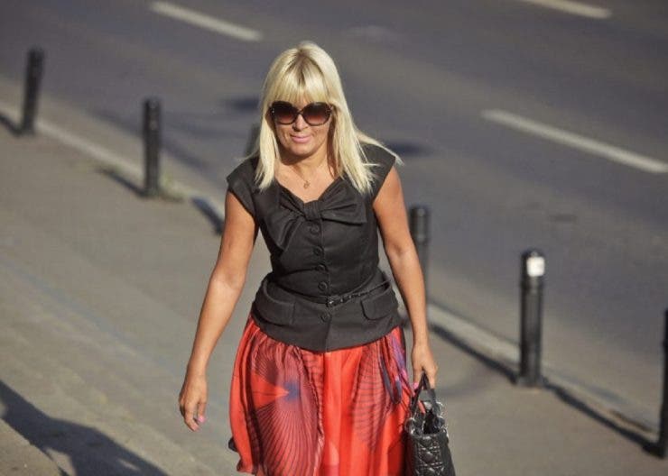 Ce ținută a purtat Elena Udrea la plimbarea în parc cu fetiță. Fostul ministru a scos din buzunar 1500 de euro pentru aceste haine