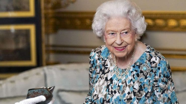 Regina Elisabeta a II-a și-a anulat vizita în Irlanda de Nord.