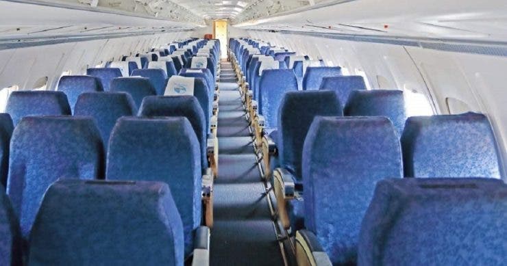 Scandal într-un avion din Cluj! Un bărbat a fost debarcat pentru că a refuzat să poarte masca de procție
