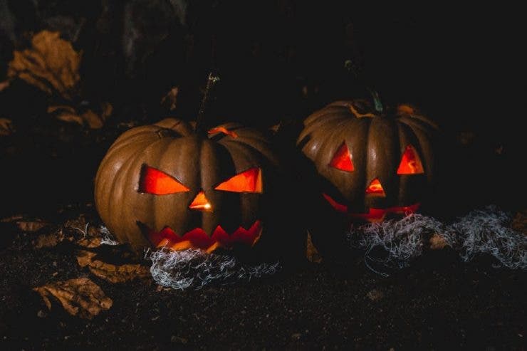 Tradiții și obiceiuri de Halloween. Cum sărbătoresc americanii