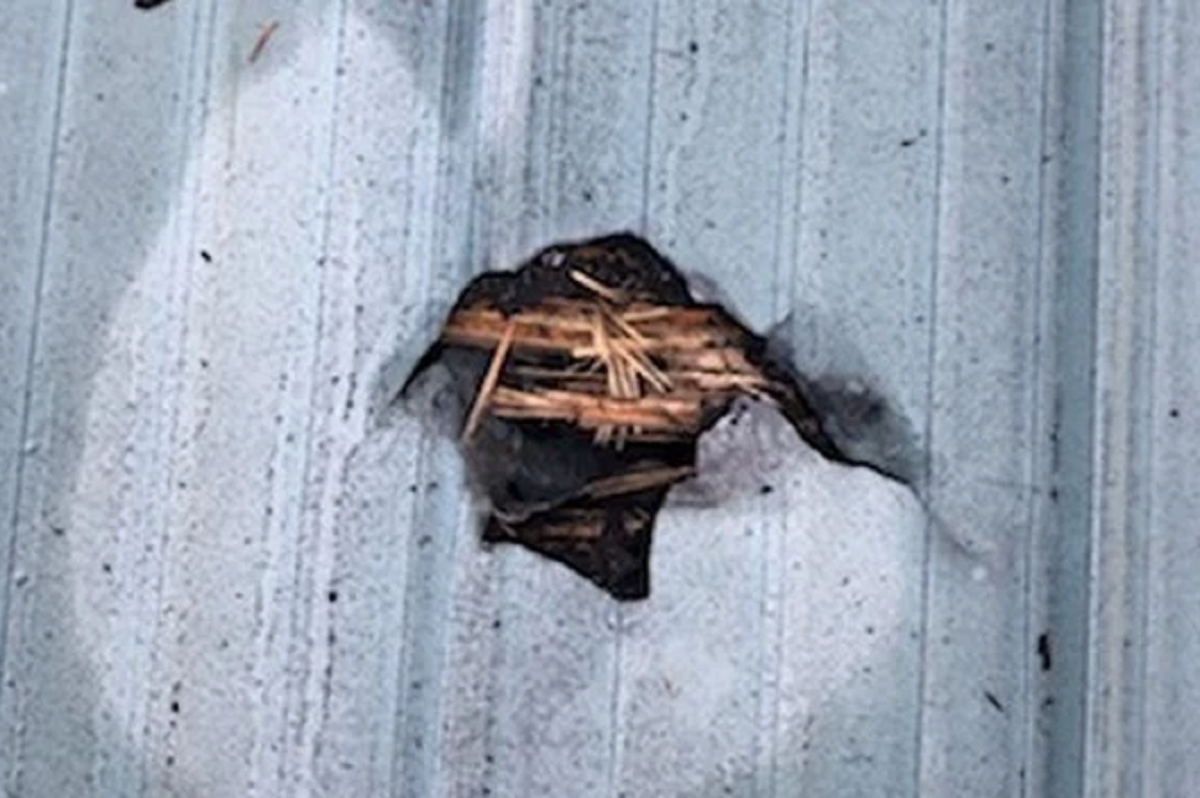 Метеорит пробил. Красноярский метеорит пробил здание насквозь. Пробить потолок. Метеорит в красноярске. Метеорит в красноярске 2023.