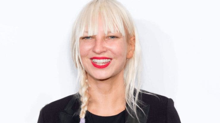 Cântăreața Sia a anunțat că a fost diagnosticată cu o maladie neurologică rară
