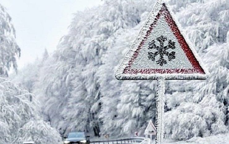 ANM a anunțat cât timp mai continuă ninsorile