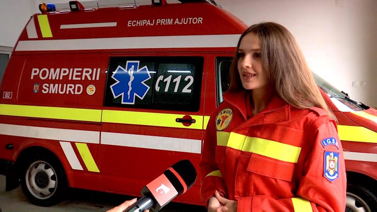 Miss Tourism România lucrează ca voluntar la SMURD și Salvamont. Adina Kofă, declarații uluitoare: "Lumea crede că eşti doar frumoasă și atât" 26 adina kofa