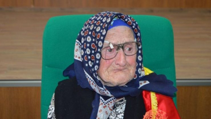 bătrână