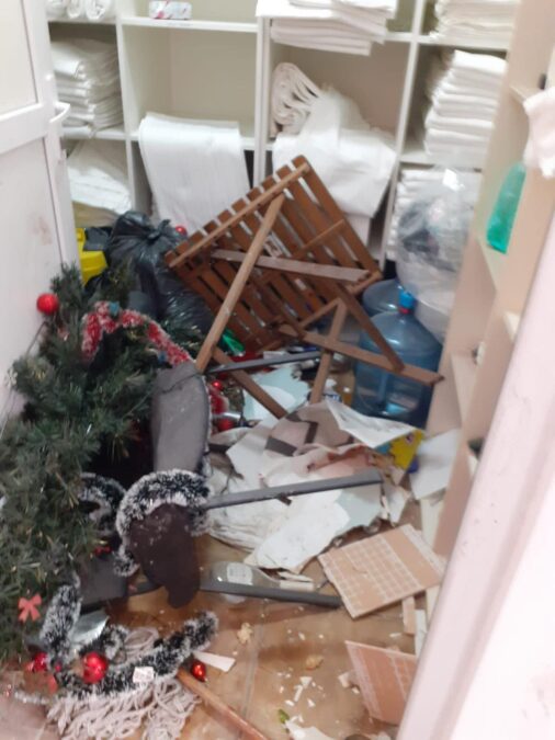 Ei sunt cei care au vandalizat o vilă de Revelion! Percepeau taxă celor care ajutau la distrugerea ei 26