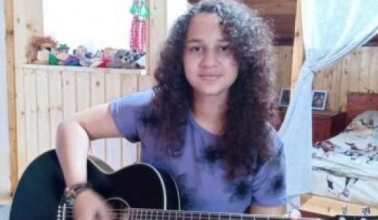 Fetița s-a născut în Spania, din mamă româncă și tată marocan, dar viața a adus-o la Târgoviște. Povestea ei a impresionat pe toată lumea 25