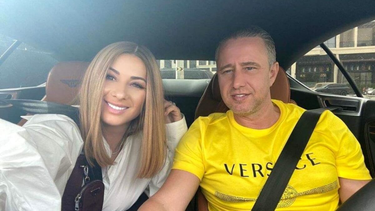 Anamaria Prodan continuă războiul cu Reghecampf. Ce s-a întâmplat, de fapt, la tribunal: "Bebeto are datoria de a-i da un pahar cu apă " 26 Anamaria Prodan îl face praf pe Laurențiu Reghecampf