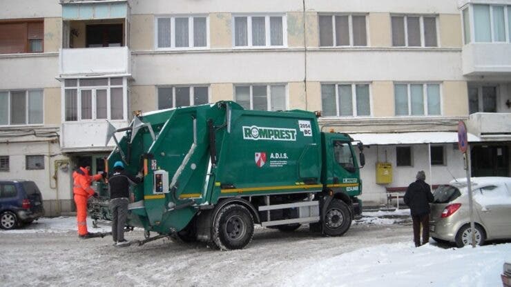 Ce salariu primește un șofer pe mașina de gunoi, în București.