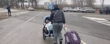 Cu copilul în brațe, o mamă a trecut granița pe jos din Ucraina în România