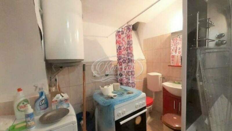Incredibil! O garsonieră din Cluj are toaleta ascunsă după aragaz. Câți bani cere proprietarul 26 garsoniera virala