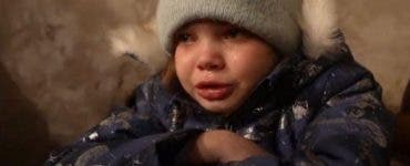 Imagini sfâșietoare cu o fetiță din Ucraina care fuge din calea războiului