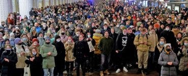 Mii de ruși protestează împotriva invaziei declanșate de Rusia