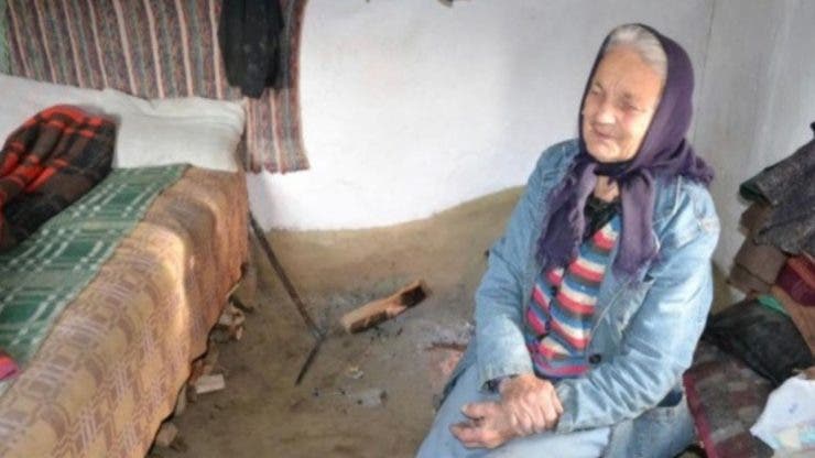 O bătrână din Vrancea trăiește cu doar 140 de lei pe lună.