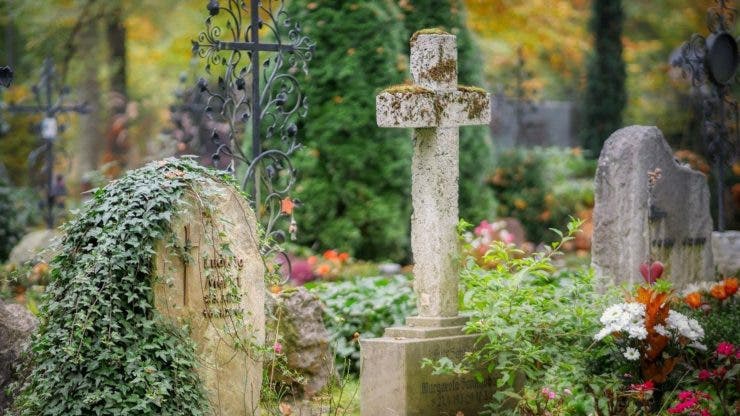 O femeie a murit pe mormântul soțului de Ziua Îndrăgostiților