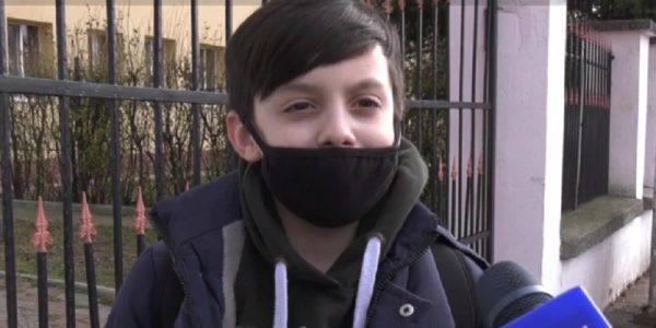 Ema este fetița de doar 10 ani din Oradea care și-a salvat fratele cu un apel la 112: "Am vrut să sun că îi venea să leşine" 26