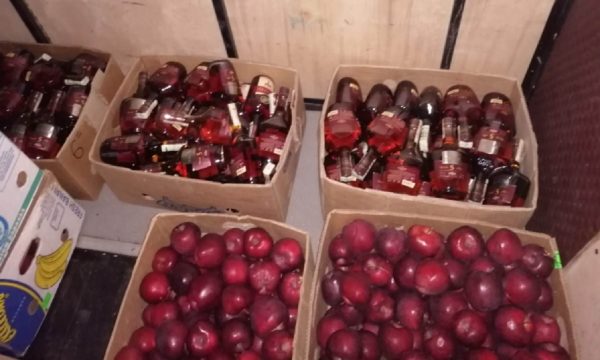 Cum a încercat un contrabandist să treacă granița ilegal cu țigări și băutură. Incredibil unde și-a ascuns marfa 26 contrabanda bautura