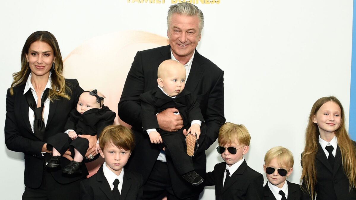 Alec Baldwin va deveni tată a opta oară. Soția sa este însărcinată 26 Alec Baldwin