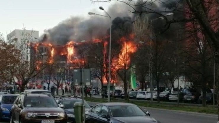 Incendiu puternic la un centru comercial Prosper din București. (1)