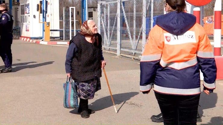 O bătrână din Solotvino a trecut granița în România ca să ceară ajutor
