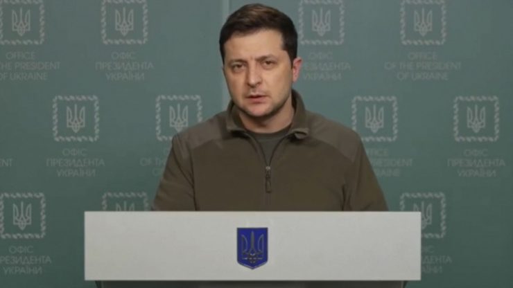 Propaganda rusească a anunțat că Volodimir Zelenski se află în Brașov. Agenția este controlată de Kremlin 25 Propaganda rusească a anunțat că Volodimir Zelenski se află în Brașov