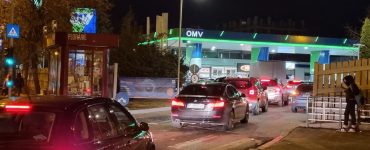 coada la benzinărie