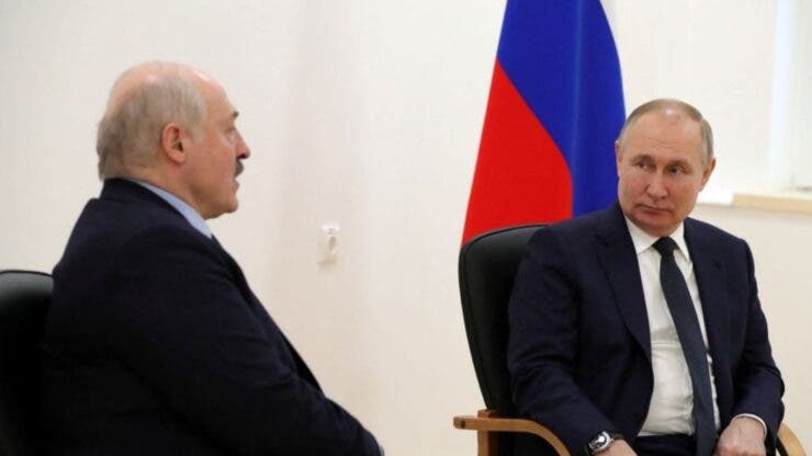 Vladimir Putin și-a afișat valiza nucleară și la întâlnirea cu Lukașenko.