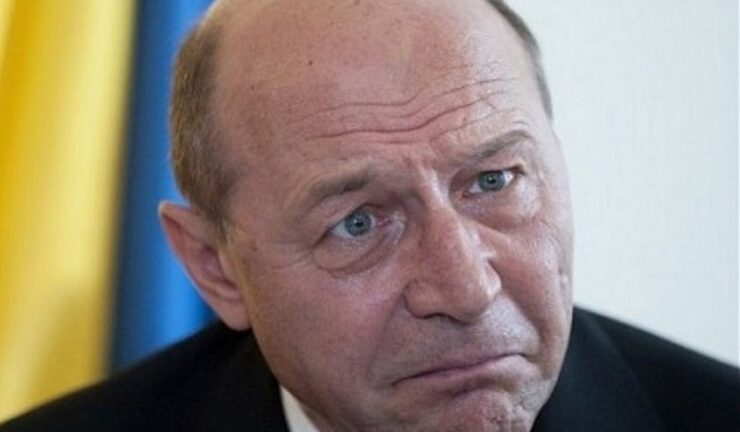 Ce a apărut scris pe gardul vilei în care încă stă Traian Băsescu: “Petrov” 25