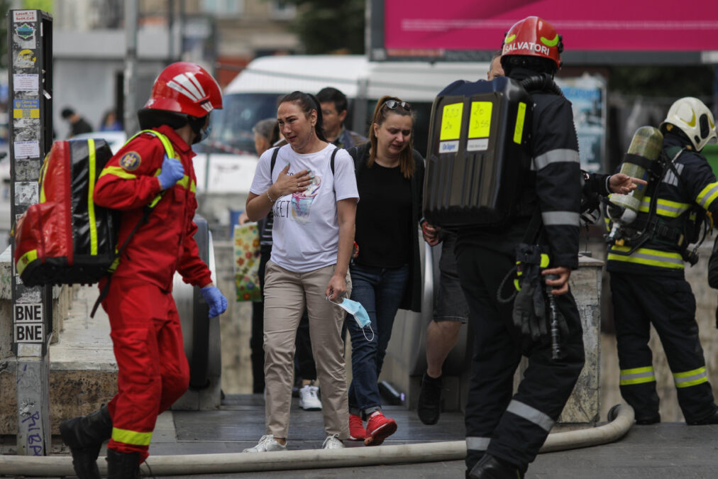Degajare de fum la stația de metrou Piața Romană. A fost activat planul roșu de intervenție 26 degajare de fum