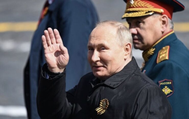 VIDEO Este sau nu bolnav Vladimir Putin. Președintele și-a acoperit picioarele cu o pătură la parada de la Moscova 25 liderul de la kremlin