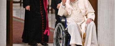 Papa Francisc a fost întrebat despre durerea cronică de genunchi.