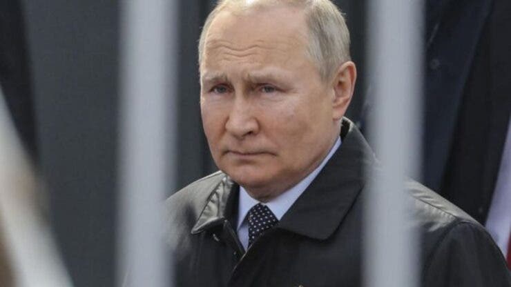 Vladimir Putin ar putea fi îndepărtat de la putere chiar de elita de la Kremlin