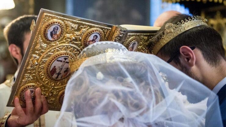 Cum s-a îmbrăcat Sofia, fiica ACâți bani primește un preot pentru a cununa religios un cuplu, în 2022ndreei Bănică, la un eveniment monden.