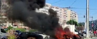 Mașină în flăcări în zona Pieței Obor din București