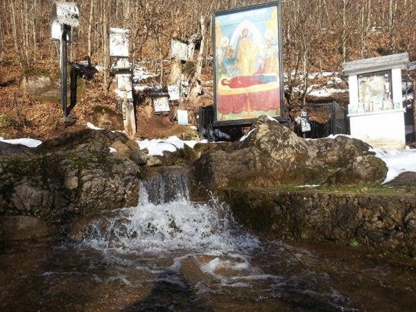 De ce este izvorul de la Mănăstirea Izbuc unic în Europa