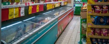 Alimente pastrate la congelator