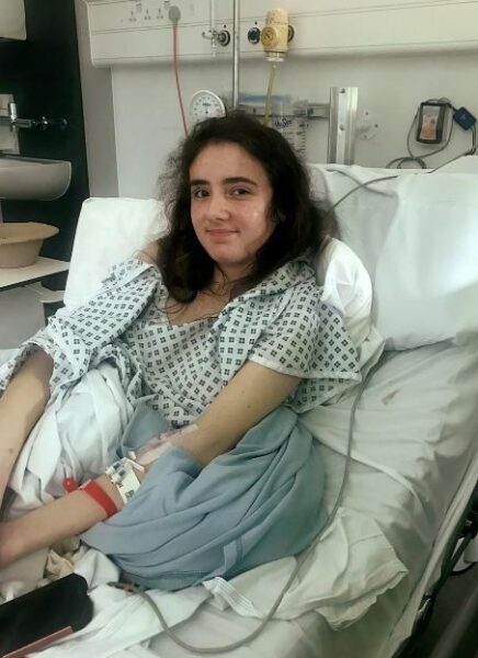 O tânără s-a dus să-și facă un control la ochi și a descoperit că are o tumoare la creier. Ce i-au spus medicii 28 Viața unei tinere de 21 de ani, salvată în ultima clipă de un control la ochi