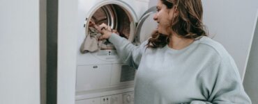 Cum și de ce trebuie să spălați rufele cu ajutorul foliei de aluminiu
