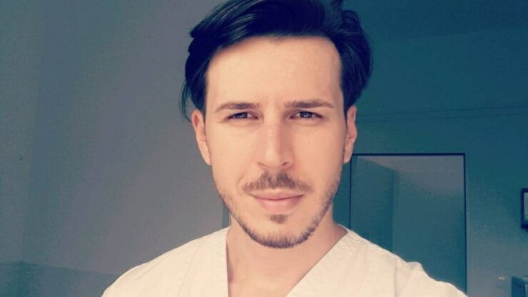 Un tânăr chirurg, nevoit să facă naveta zilnic București-Pitești și retur, acuză că locuinţele de serviciu se dau pe „pile“ 25 Un chirurg navetist a reclamat că locuinţele de serviciu se dau pe „pile“ Citeste mai mult: adev.ro/renj6e