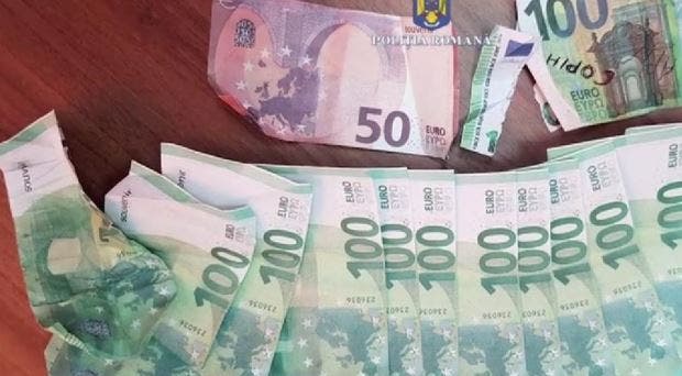Trei tineri din Botoşani au reuşit să falsifice 3 milioane de dolari