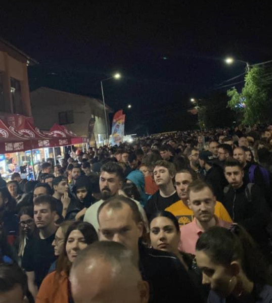Situație revoltătoare la Electric Castle! Mii de tineri au așteptat trenul timp de șase ore: ”Am simțit că leșin, că mor de frig” 26 electric castle