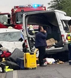 Un microbuz plin cu români a fost implicat într-un accident devastator în Ungaria