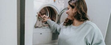 Trucul genial care te ajută să cureți interiorul mașinii de spălat! Ai nevoie de pastă de dinți și lămâie. Sigur le ai în casă