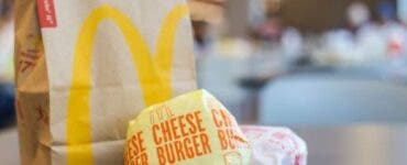 McDonald's ridică prețul cheeseburgerului pentru prima dată în 14 ani