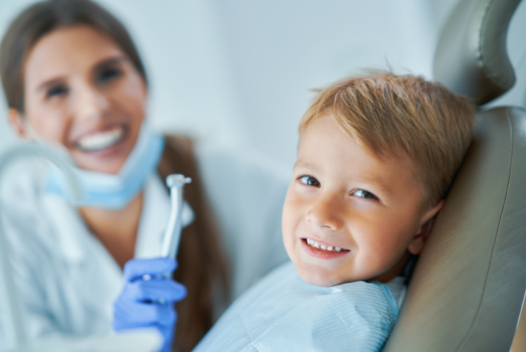 Începând cu ce vârstă ar trebui să mergem cu copilul la dentist? 25