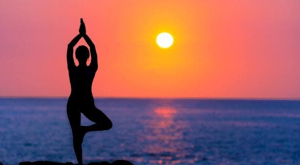 Aceste 10 poziții simple de yoga te vor ajuta să scapi de grăsimea de pe burtă